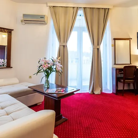 Garni Hotel Royal Crown Subotica Exterior foto